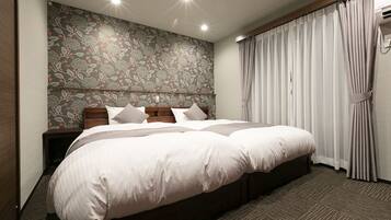 Standard Twin Room | In-room safe, desk, blackout drapes, free WiFi