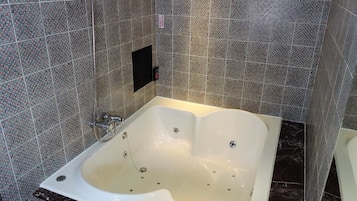 Deluxe Double Room, Non Smoking | Deep soaking bathtub