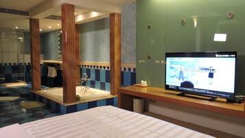 Deluxe Double Room, Non Smoking | Blackout drapes, free WiFi, bed sheets