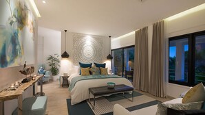 Um quarto moderno com uma cama grande, uma escrivaninha e um espaço para refeições.