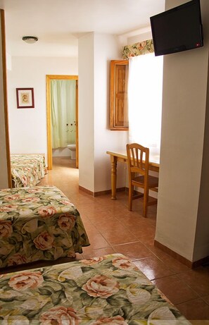 Familienzimmer | Zustellbetten, kostenloses WLAN, Bettwäsche