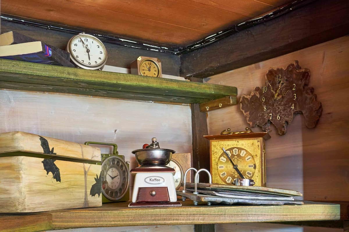 1 bedroom, individually decorated, individually furnished