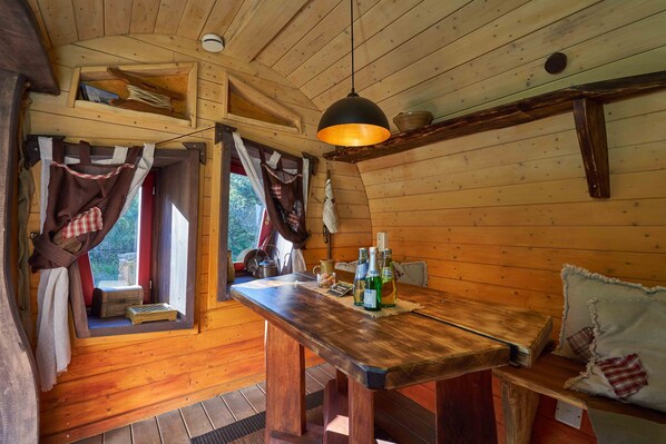 Comfort Tree House | In-room dining