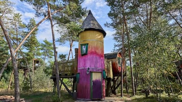 Comfort Tree House | Individually decorated, individually furnished