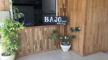 住宿內酒吧