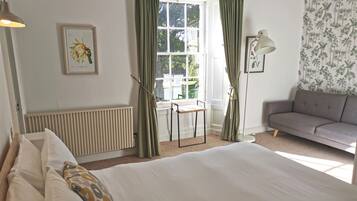 Deluxe Double Room, 1 King Bed, Non Smoking, Ensuite (House King Room 5-1st Floor) | Individually decorated, individually furnished, blackout drapes