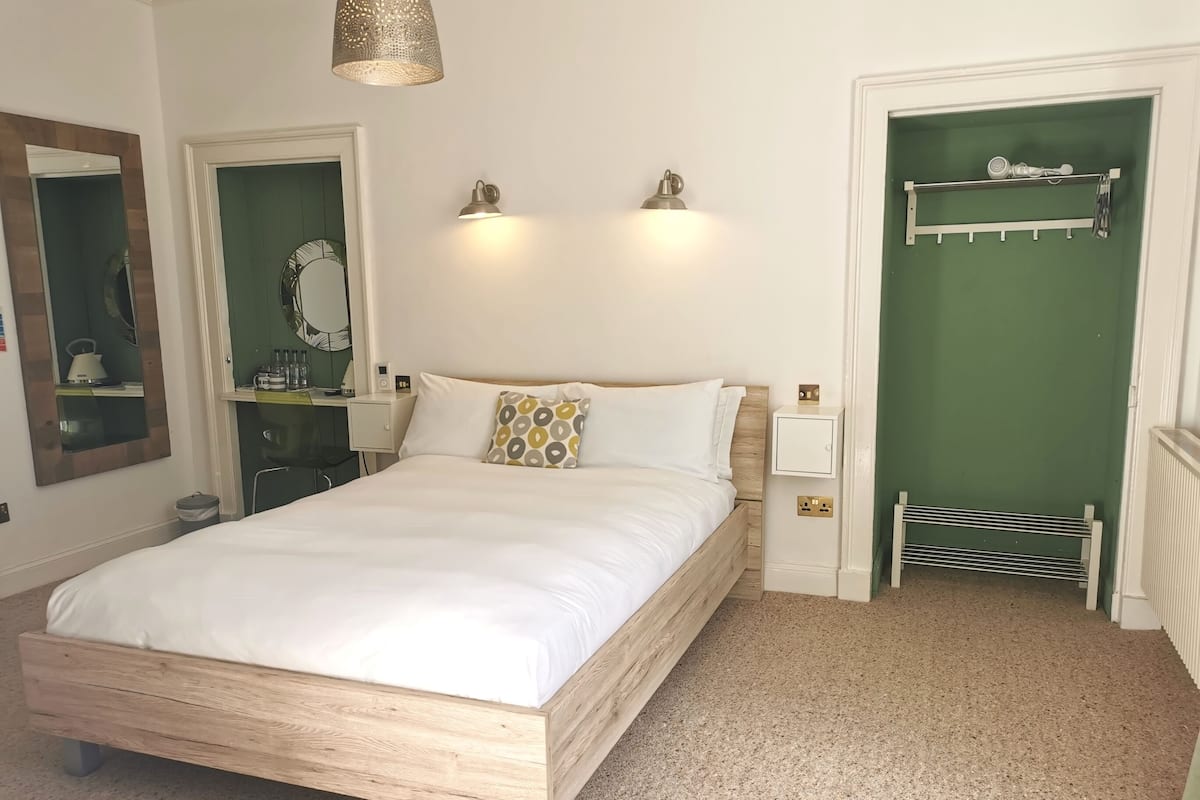 Doppia Deluxe, 1 letto king, non fumatori, bagno in camera (House King Room 5-1st Floor) | Con stile personalizzato, con arredamento individuale, tende oscuranti
