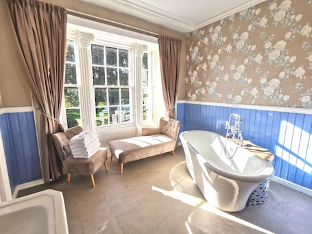 Superior Double Room, 1 King Bed, Non Smoking, Ensuite (House Super King Room 4-1st Floor) | Bathroom | Free toiletries, hair dryer, towels, soap