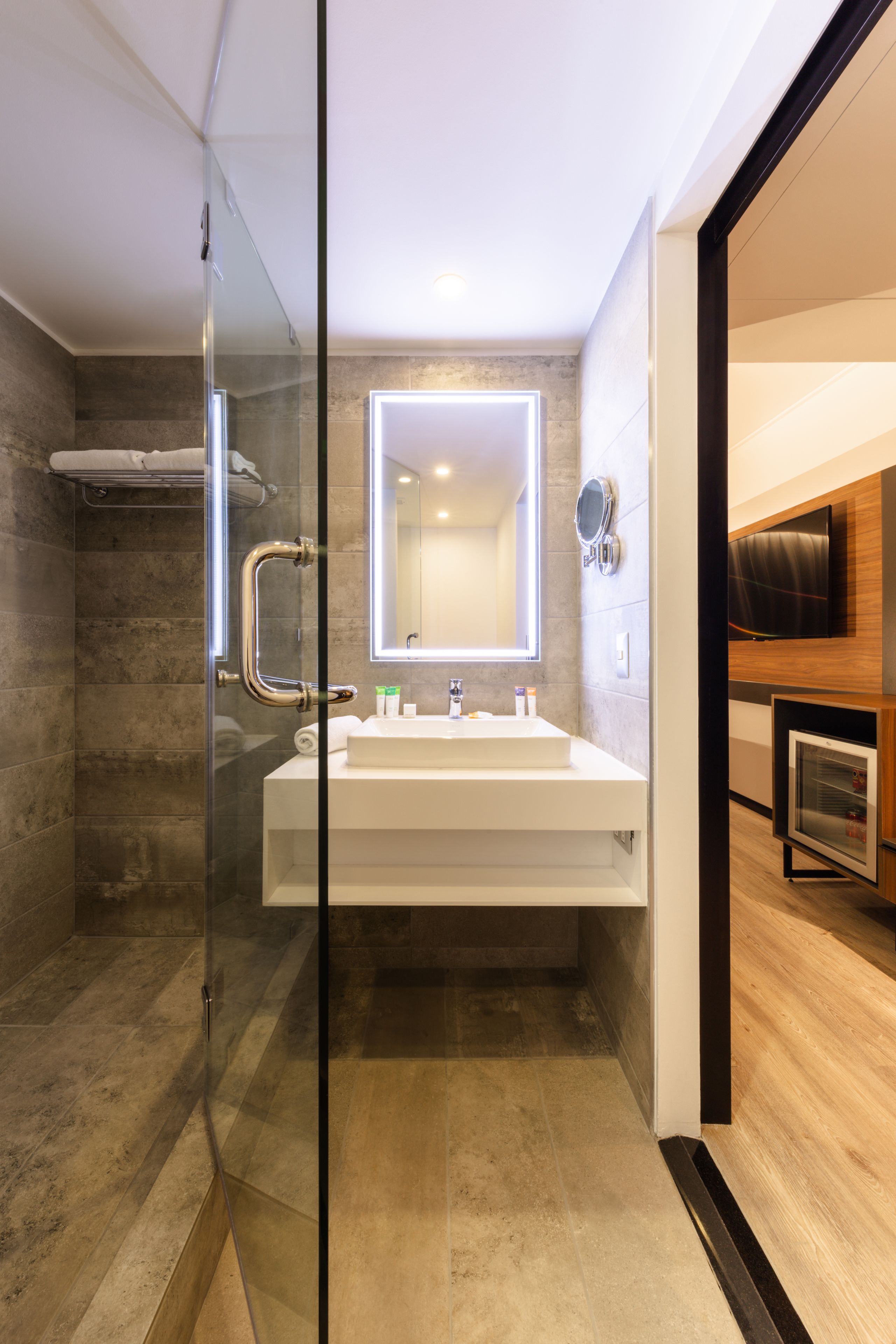 eco-friendly toiletries, hair dryer, towels