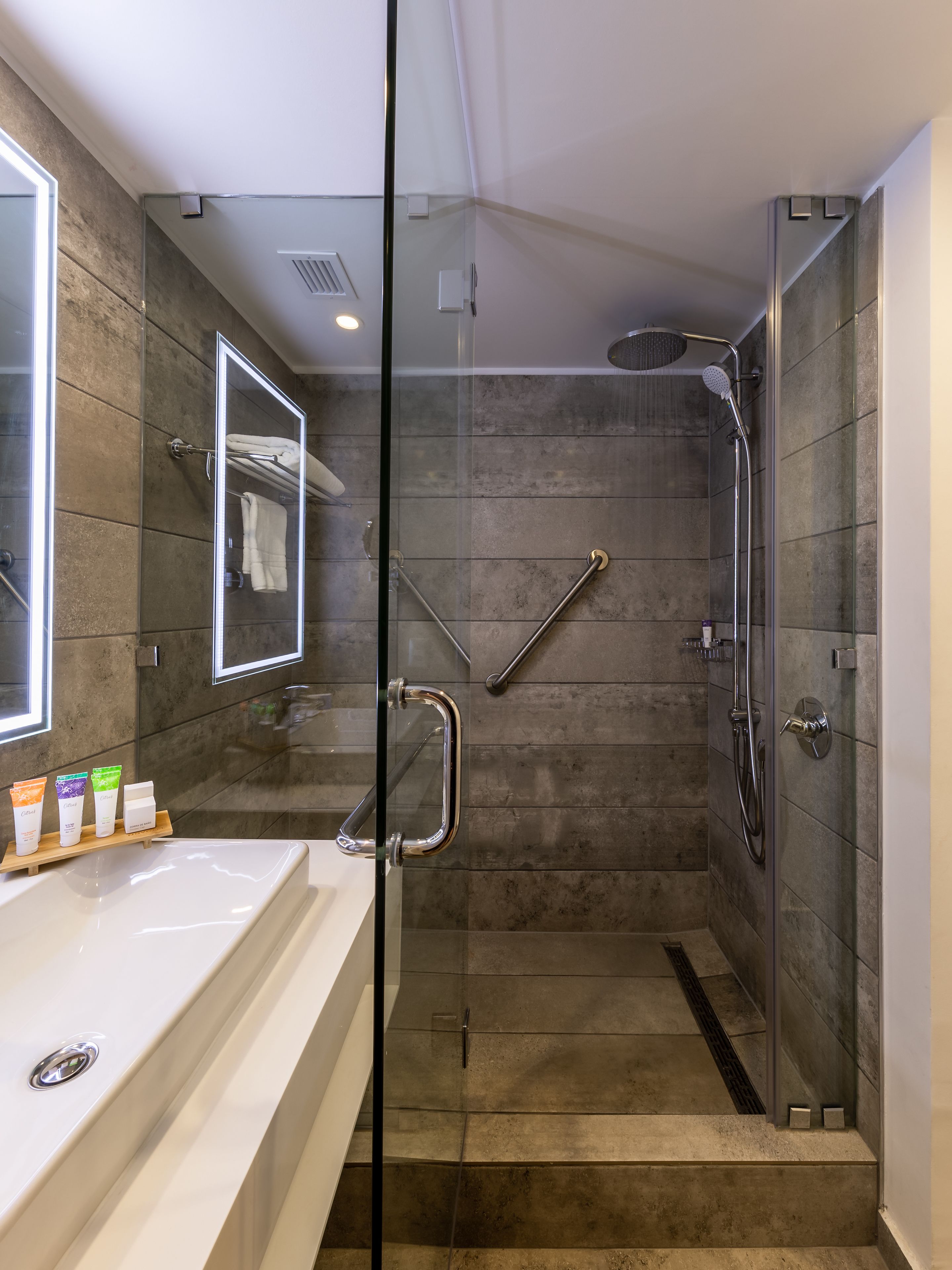 minibar, in-room safe, desk, laptop workspace