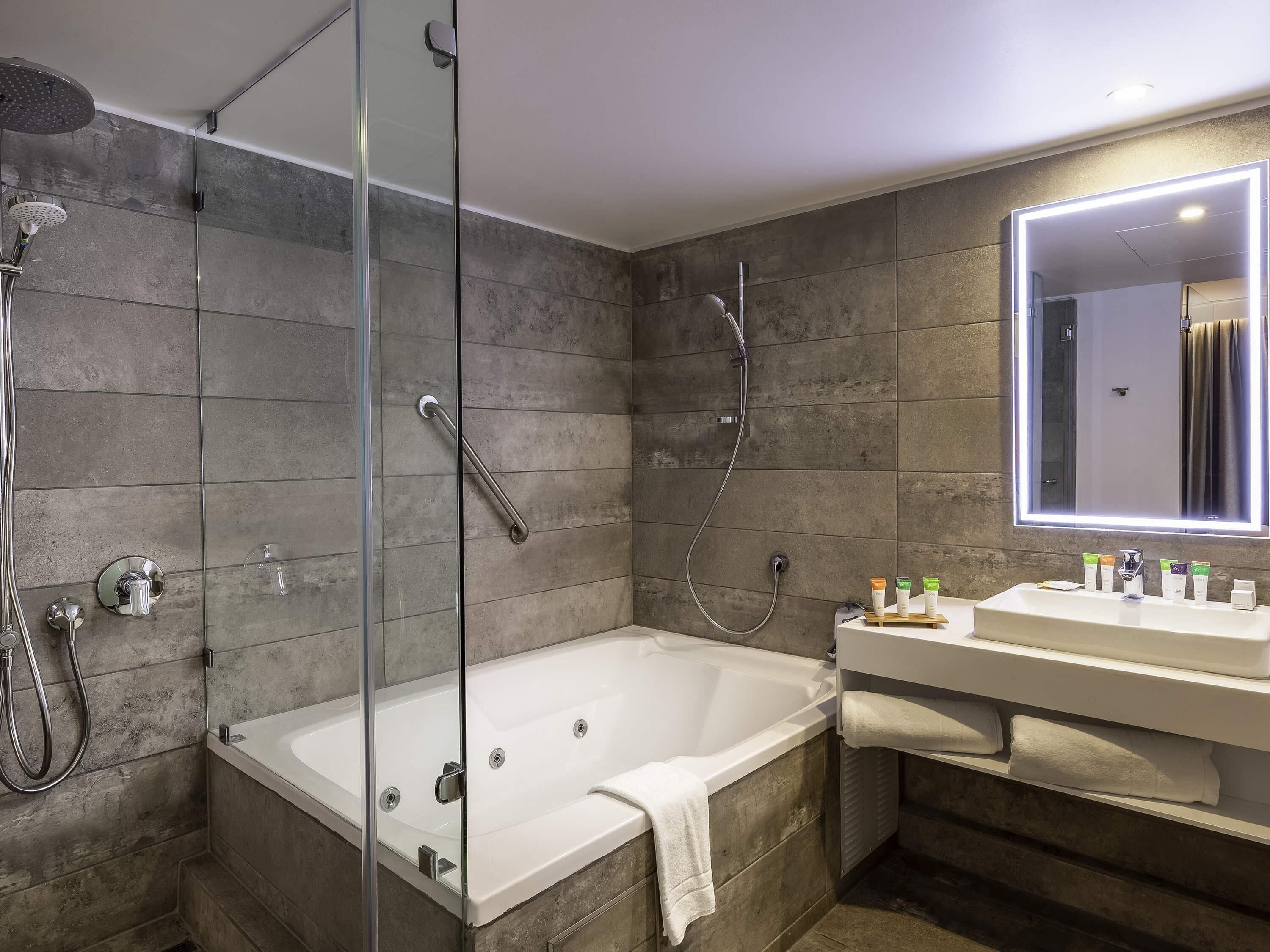 Superior Suite, 1 King Bed | Minibar, in-room safe, desk, laptop workspace