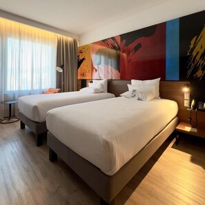 Executive Room, 2 Twin Beds | Minibar, in-room safe, desk, laptop workspace