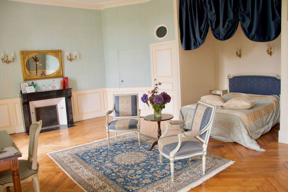 Decoración personalizada, muebles diferentes y escritorio