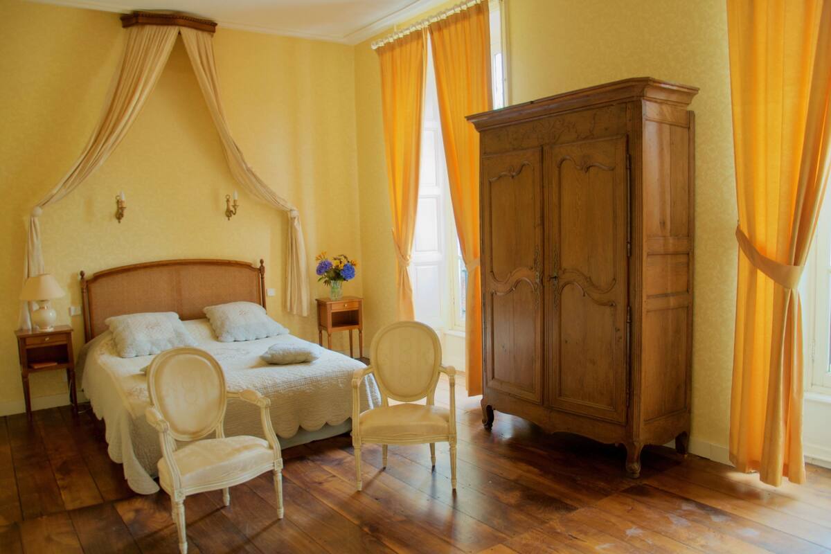 Decoración personalizada, muebles diferentes y escritorio