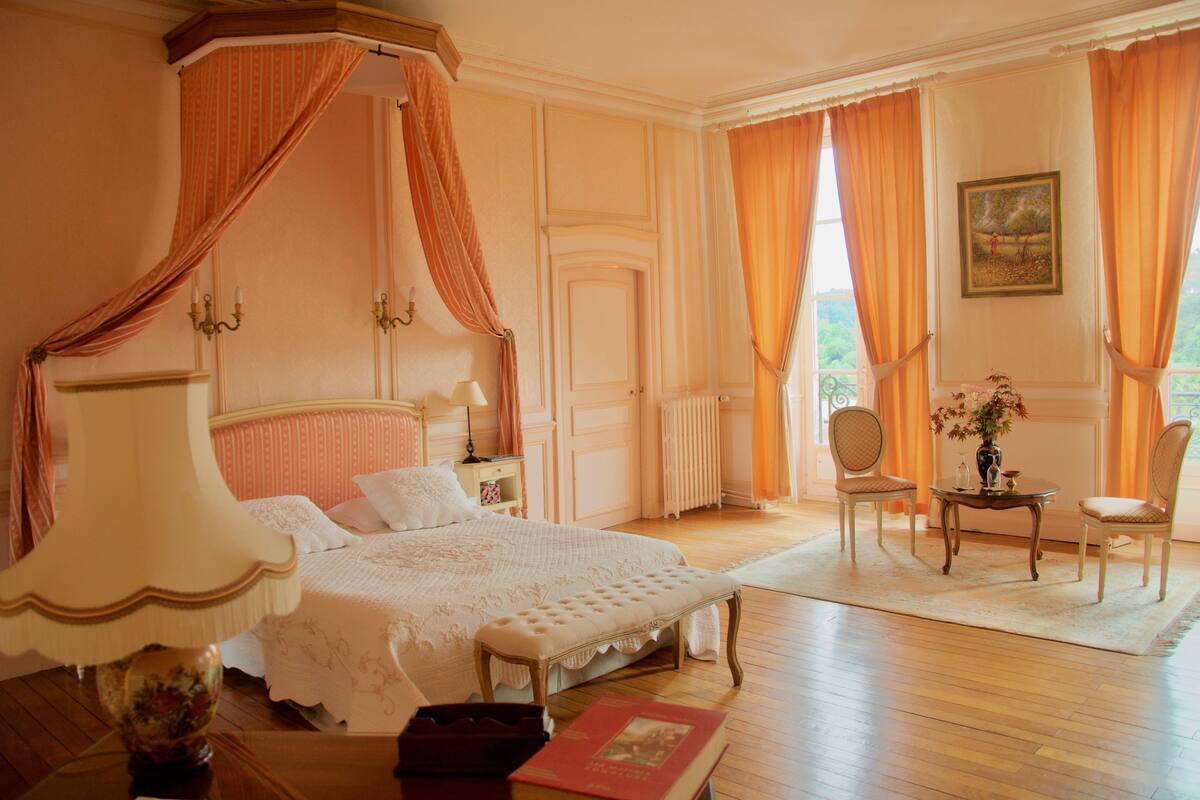 Suite, Non Smoking (Degas) | Individually decorated, individually furnished, desk, blackout curtains