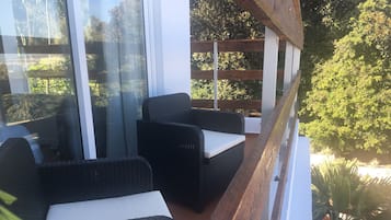 Phòng đôi, ban công (Private Bathroom) | Ban công