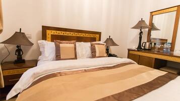 Superior tweepersoonskamer | Luxe beddengoed, pillowtop-bedden, een kluis op de kamer