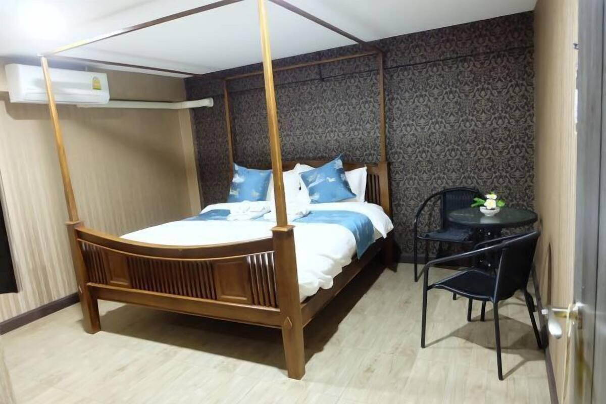 Luxe beddengoed, donsdekens, Select Comfort-bedden, een bureau