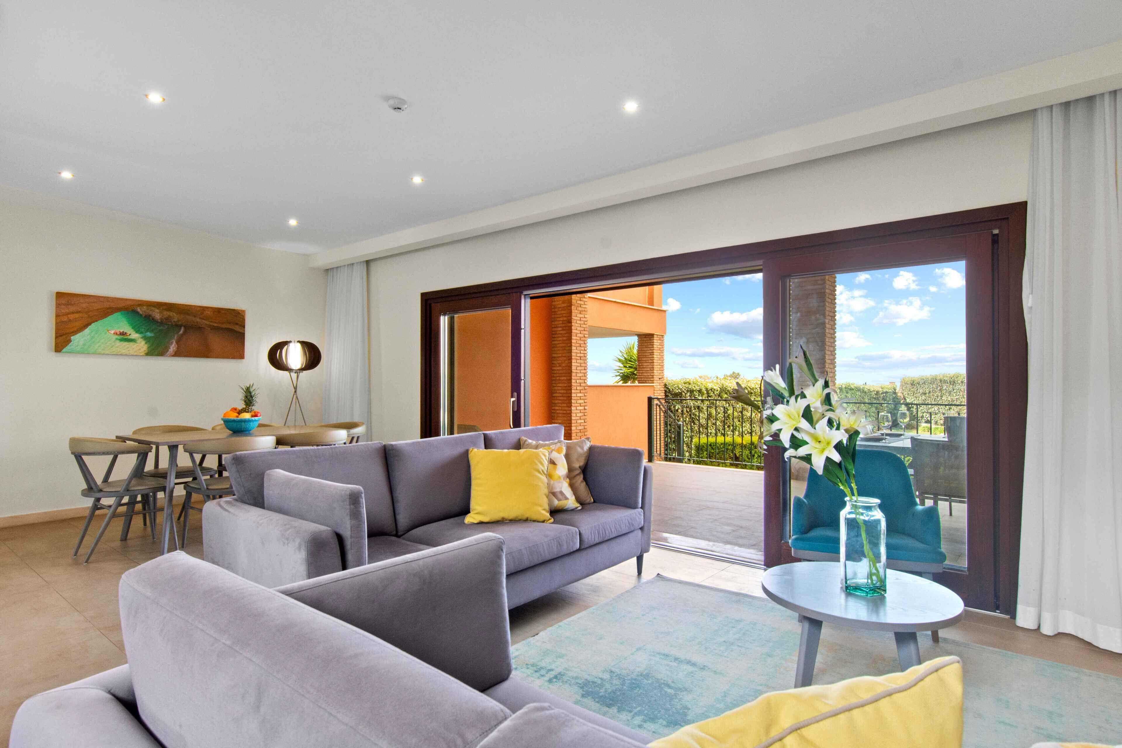 Casa de ciudad Deluxe, 3 habitaciones, alberca privada | Área de sala de estar | Televisión de pantalla plana 