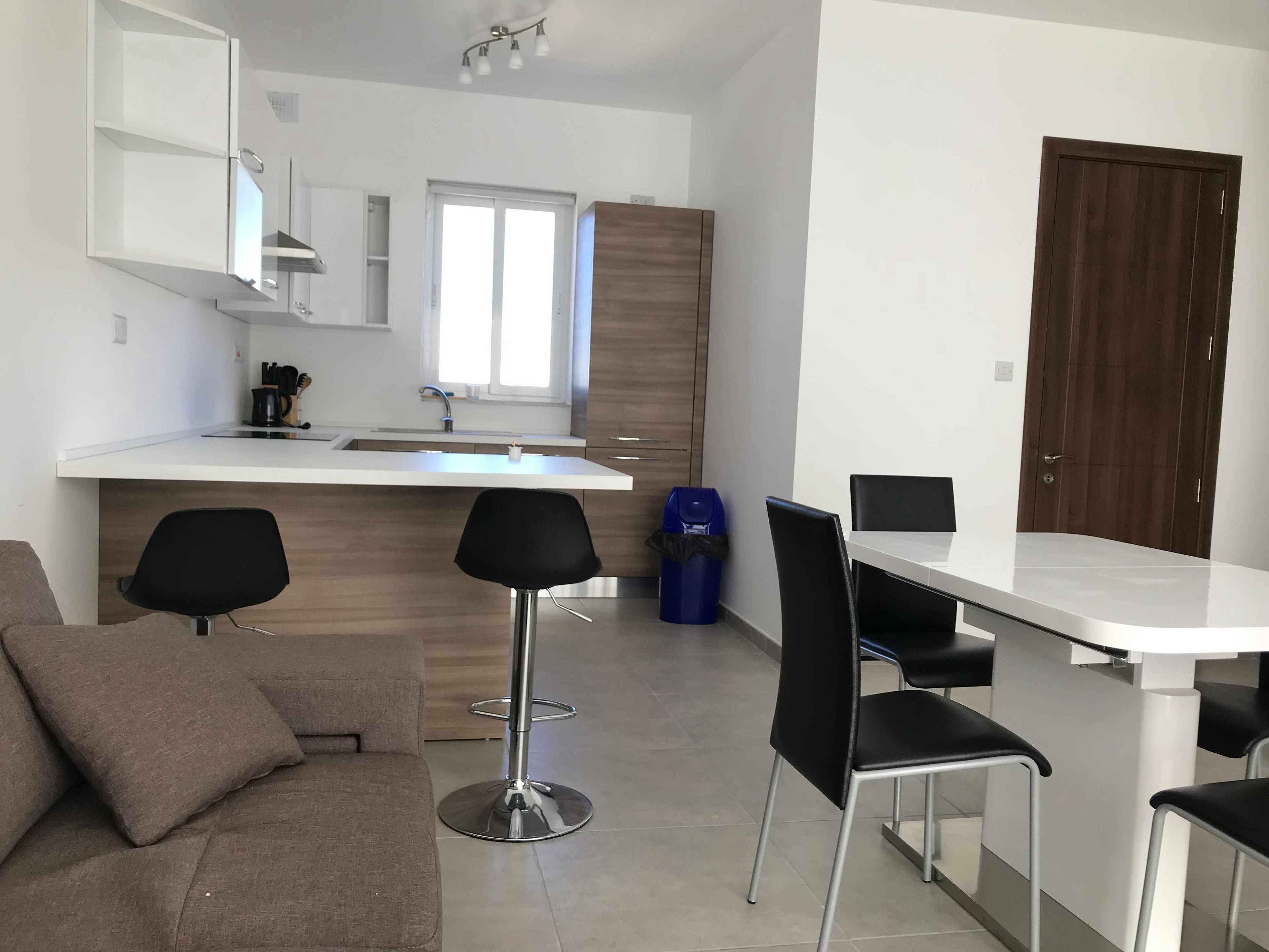 펜트하우스, 바다 전망 | 거실 공간 | 케이블 채널 시청이 가능한 32인치 LED TV, TV