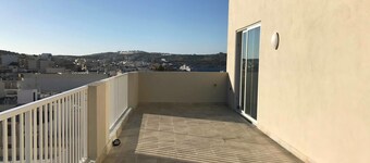 34 Holiday Suites St Paul's