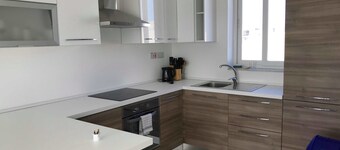 34 Holiday Suites St Paul's