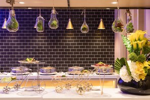 Daily buffet breakfast for a fee - Buddy Hotel (Guangzhou)