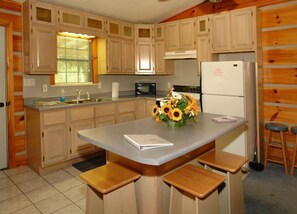 Cabin, 2 Bedrooms | Private kitchen