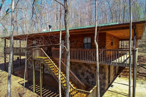 Into the Wild - 2 Bedrooms, 3 Baths, Sleeps 6 Home by RedAwning