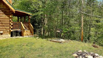 Cabin, 2 Bedrooms | Property grounds