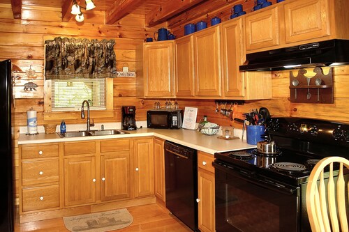 A Bit of Heaven - 2 Bedrooms, 2 Baths, Sleeps 8 Cabin by RedAwning