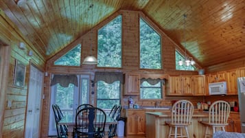 Cabin, 3 Bedrooms | Dining