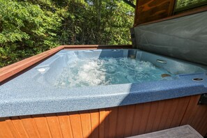 Cabin, 3 Bedrooms | Outdoor spa tub