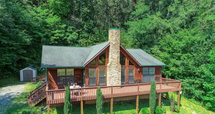 Moosetrax - 3 Bedrooms, 2 Baths, Sleeps 6 Cabin by RedAwning