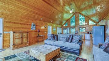 Cabin, 3 Bedrooms | Living room | TV, fireplace