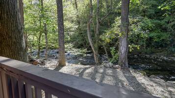 Cabin, 2 Bedrooms | Property grounds