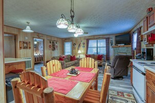 Cabin, 2 Bedrooms | Dining