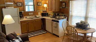 Sweet - 2 Bedrooms, 2 Baths, Sleeps 6 Cabin by RedAwning
