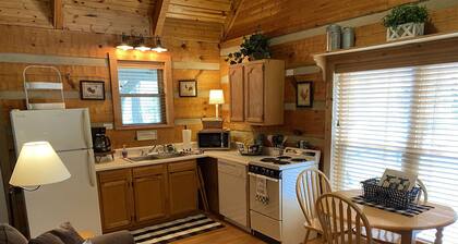 Sweet - 2 Bedrooms, 2 Baths, Sleeps 6 Cabin by RedAwning