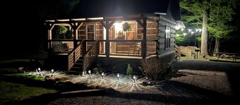 Sweet - 2 Bedrooms, 2 Baths, Sleeps 6 Cabin by RedAwning