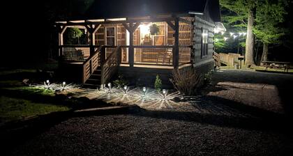 Sweet - 2 Bedrooms, 2 Baths, Sleeps 6 Cabin by RedAwning