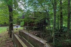 Cabin, 2 Bedrooms | Property grounds