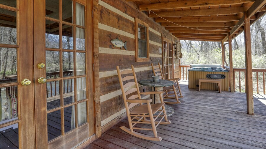 Creekside Memories - 2 Bedrooms, 2 Baths, Sleeps 6 Cabin by RedAwning