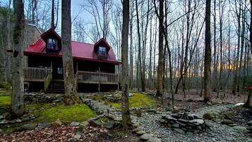 Cabin, 2 Bedrooms | Property grounds
