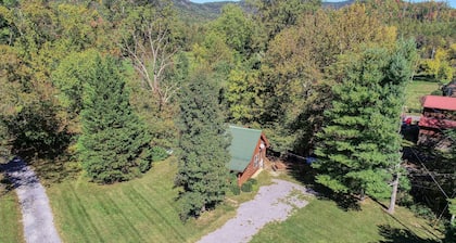 Creek Heaven - 2 Bedrooms, 2 Baths, Sleeps 6 Cabin by RedAwning
