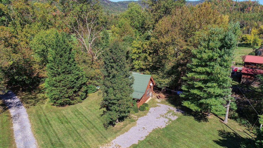Creek Heaven - 2 Bedrooms, 2 Baths, Sleeps 6 Cabin by RedAwning