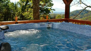 Cabin, 2 Bedrooms | Property grounds