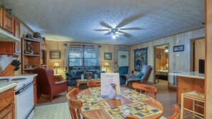 Cabin, 2 Bedrooms | Private kitchen | Coffee/tea maker, fridge, microwave, oven
