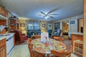 캐빈, 침실 2개 | 전용 주방 | 냉장고, 전자레인지, 오븐, 커피/티 메이커