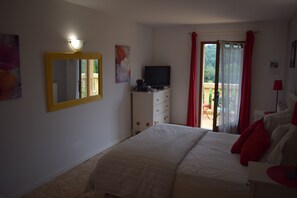 Quarto conforto, para não fumantes (Jardin d'Eté) | Individualmente decorados, individualmente mobiliados, cortinas blackout